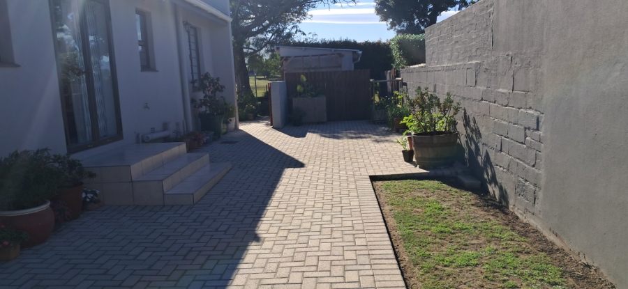 To Let  Bedroom Property for Rent in George South Western Cape